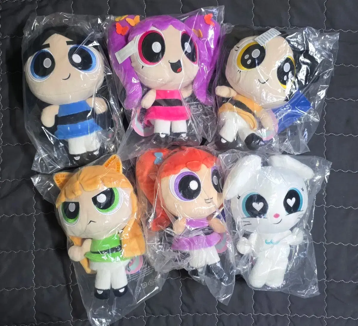 New jeans, medium-sized dolls for sale