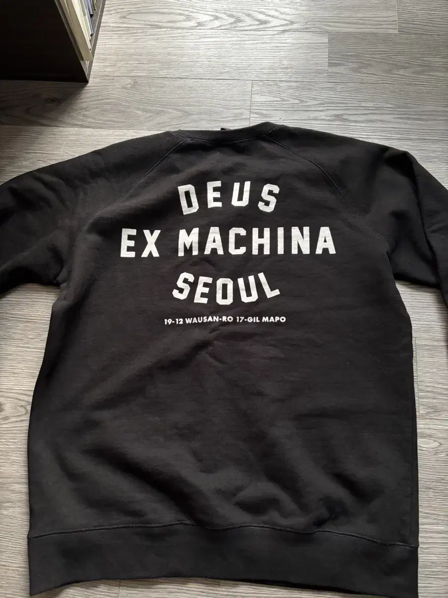 데우스엑스마키나 서울 맨투맨