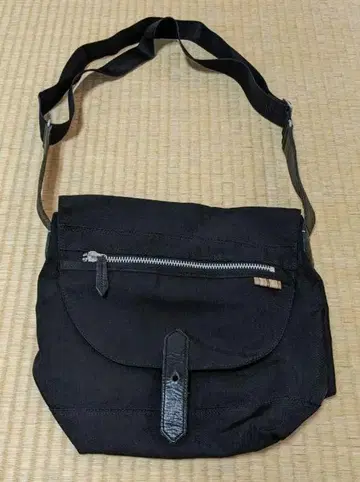 폴스미스 숄더백