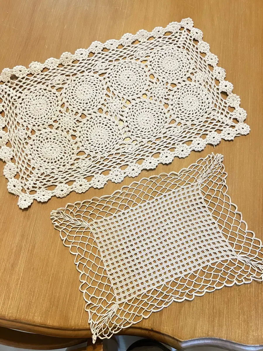 British Vintage Crochet Mat 2p