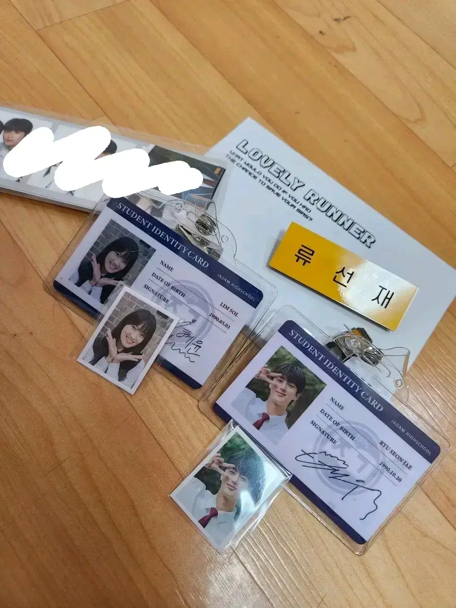 Goods that you can carry on your back / Name tags, nameplates, 4-cut photos (unpublished), and postcards