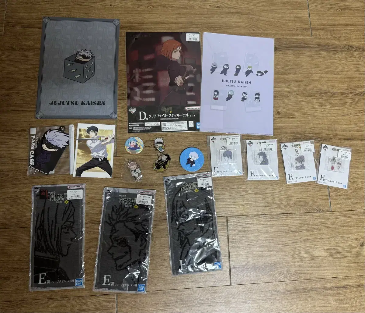 주술회전 클리어파일, 교통카드케이스, 포스트카드 등 판매합니다.