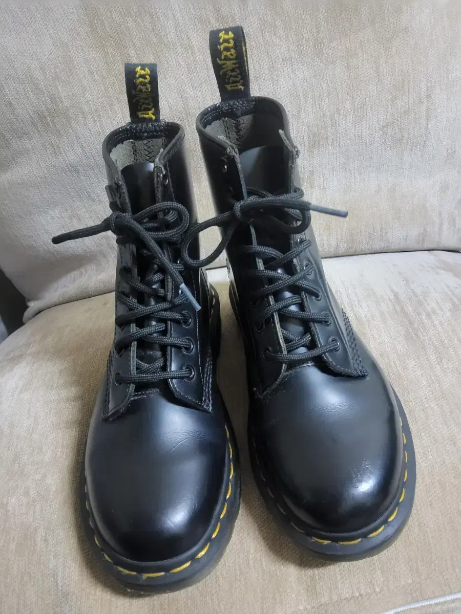 Dr. Martens 1460 model 8-hole smooth 220 size