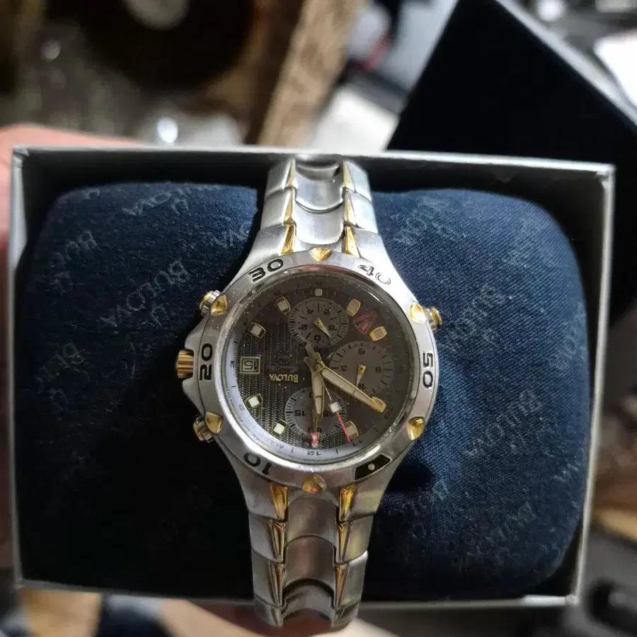 부로바 아큐트론 시계