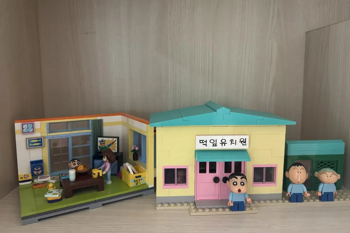 짱구 레고 유치원&거실 팝니다.
