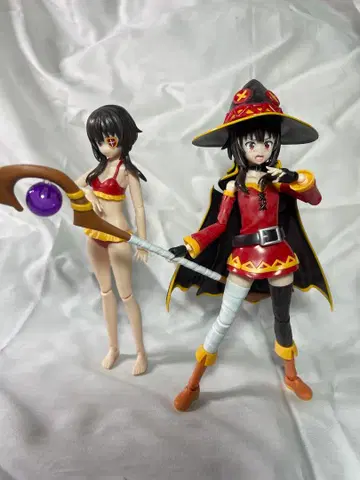 메구밍 피규어 빨간색 로브