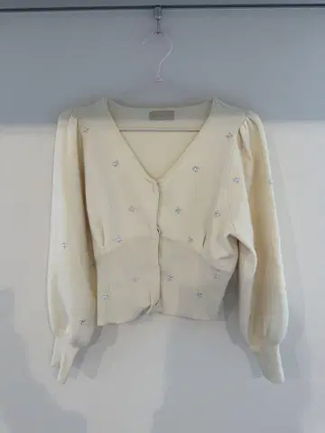 AnMILL 안미르 비즈 장식 크림색 가디건