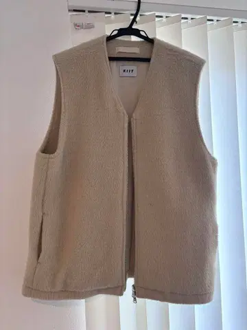 KIIT(키트) /SHAGGY PILE ZIP UP VEST/Ivory