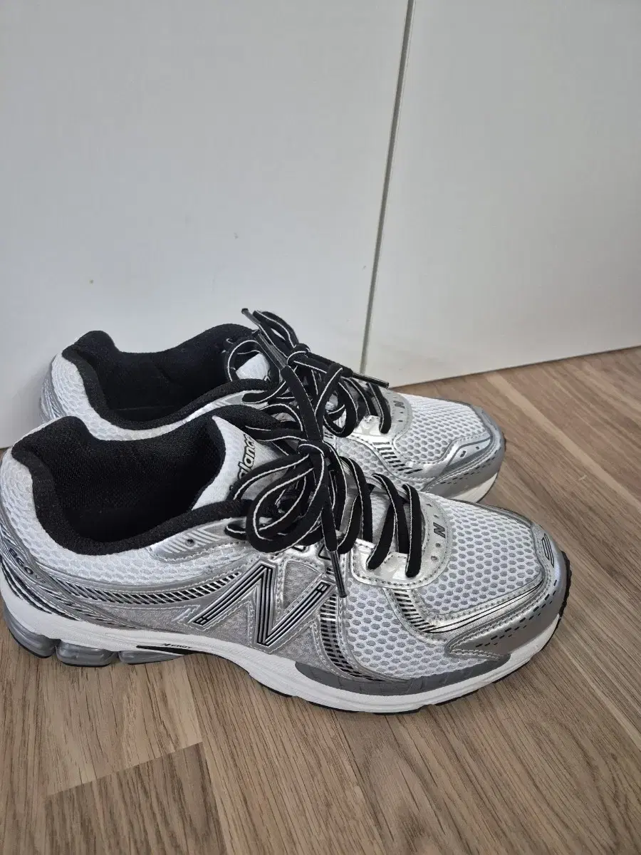 New Balance 860GB2 255 (worn once, 택포) pretty