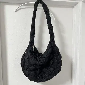 CARLYN Soft L Black 퀼팅 대용량 핸드백