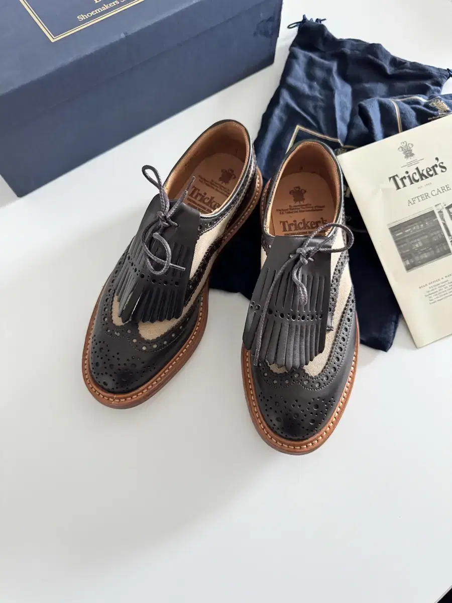 Trickers 트리커즈 버튼 윙팁 구두/ 새상품/ 250
