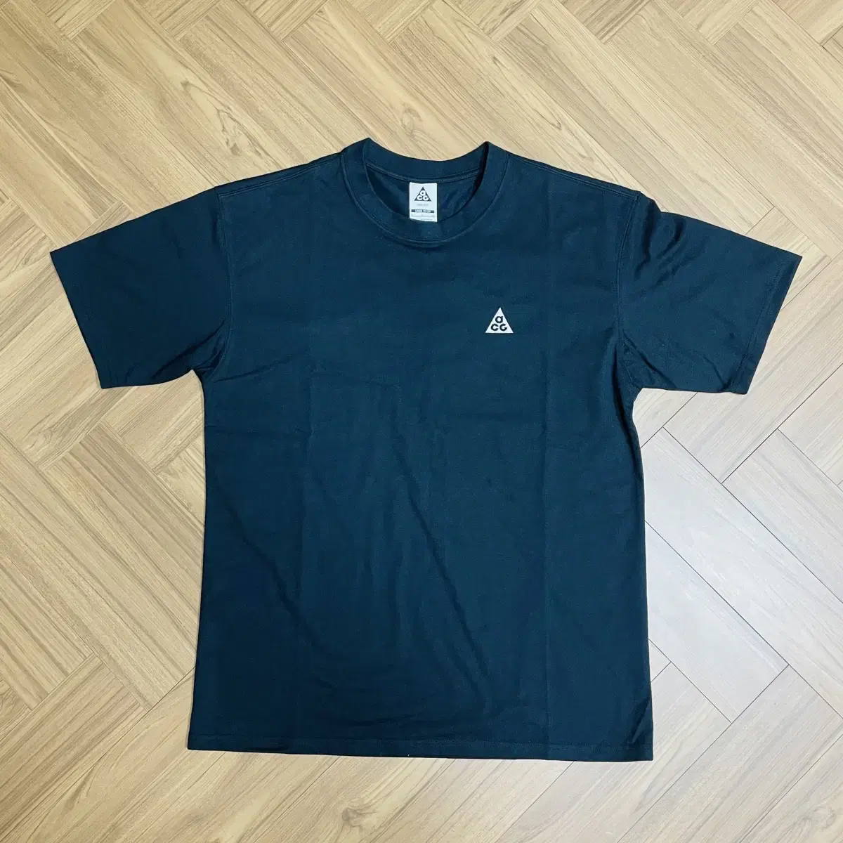 나이키 ACG 삼각로고 반팔 티셔츠 검정 S