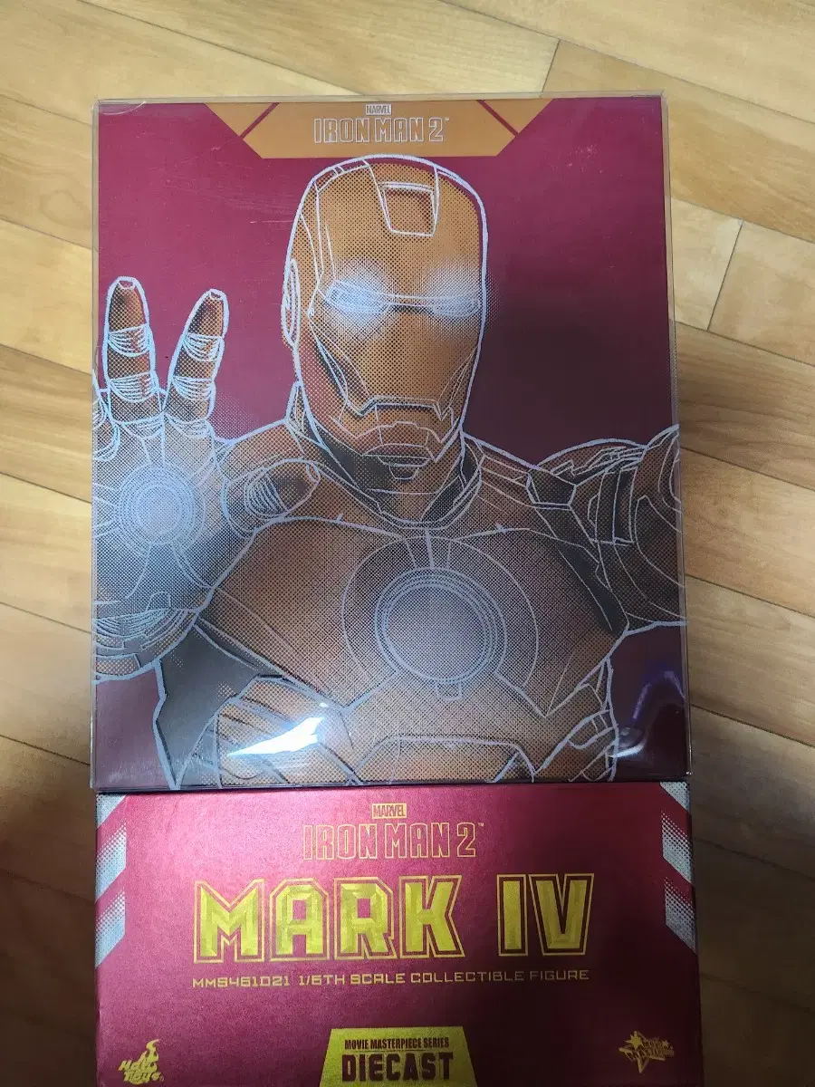 Hot Toys Mark IV Iron Man Figure