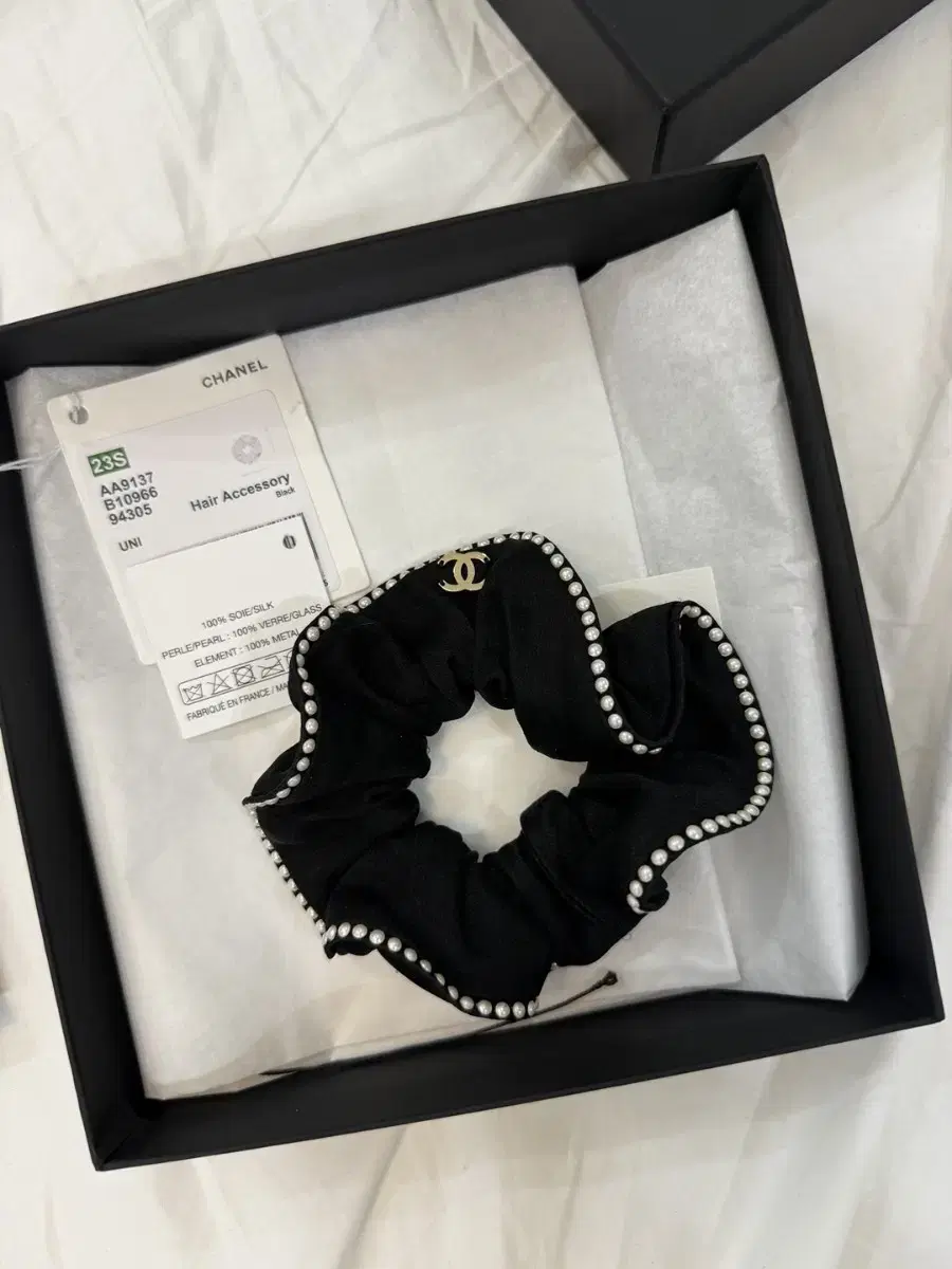 Chanel Pearl Scrunchie Shoo-shoo