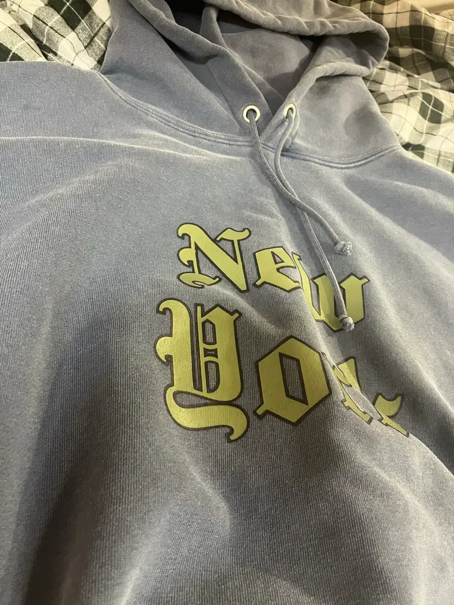(급처)유니폼브릿지 후드티 old ny hoodie pigment blu