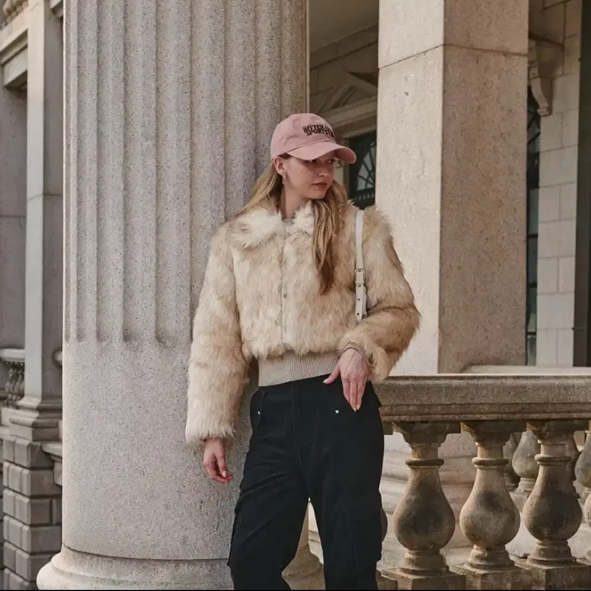 ☆韓国の人気☆【KIRSH】☆TOGGLE POINT CROP FUR JACKE.T☆ KIRSH | 키르시 Kirsh Toggle Faux Fur Jacket on Bunjang