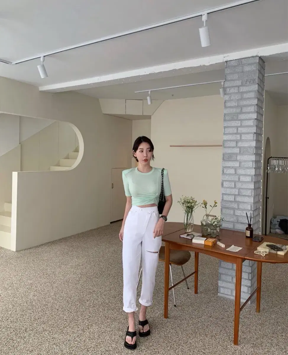 레브시티화이트진