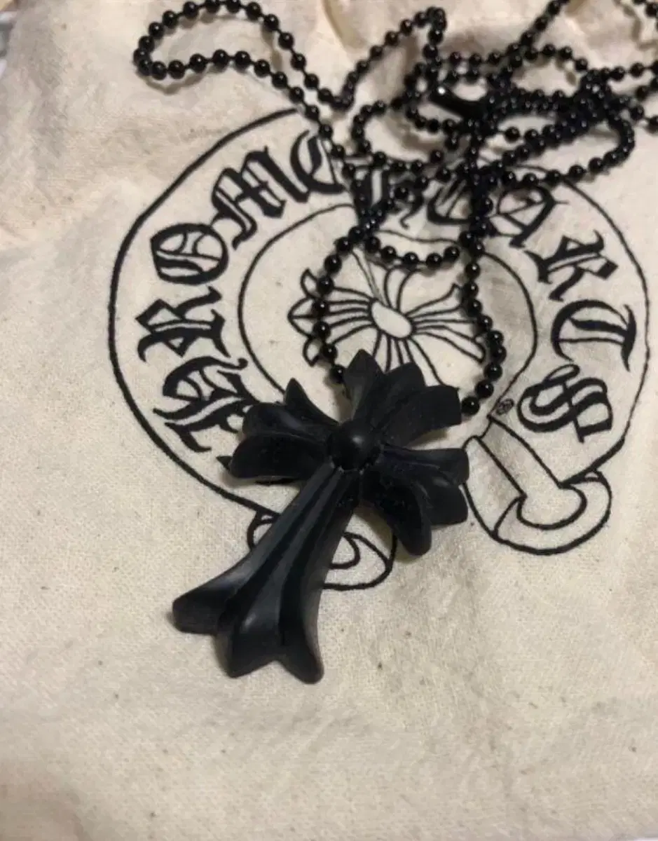 Chrome Hearts 검정색 실리콘 목걸이 (검정색)