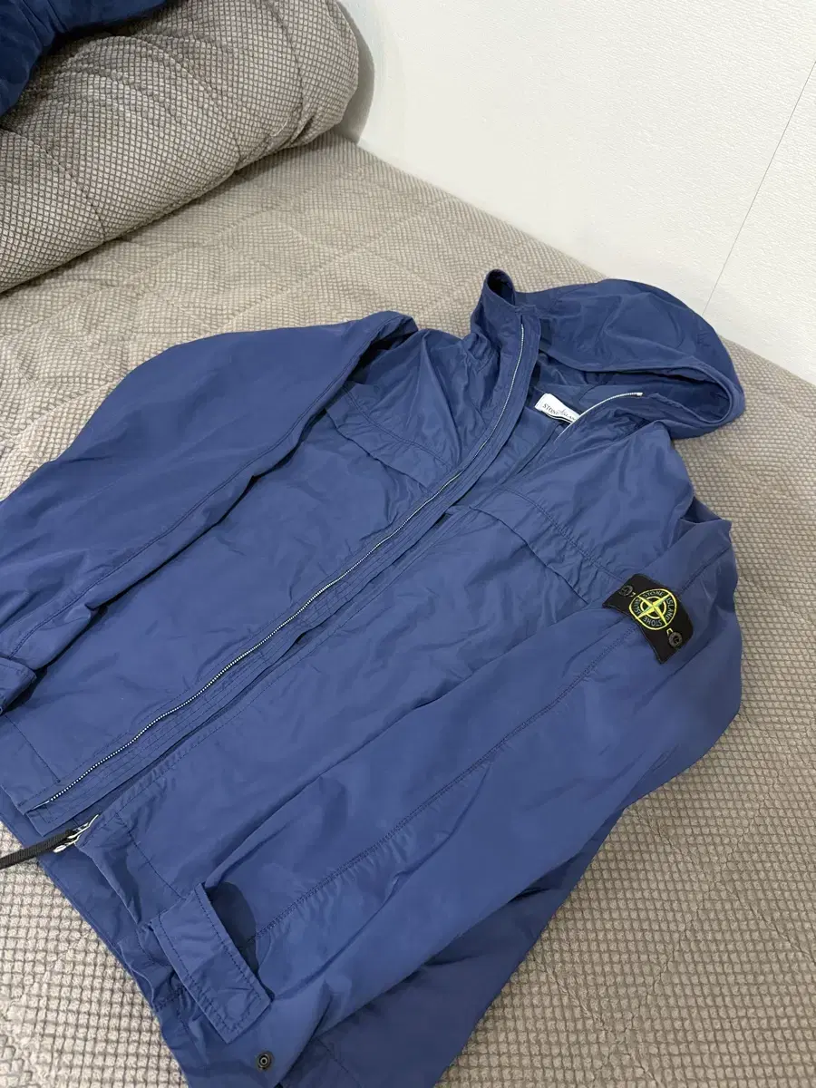 스톤아일랜드 마이크로랩스 바람막이 Xl