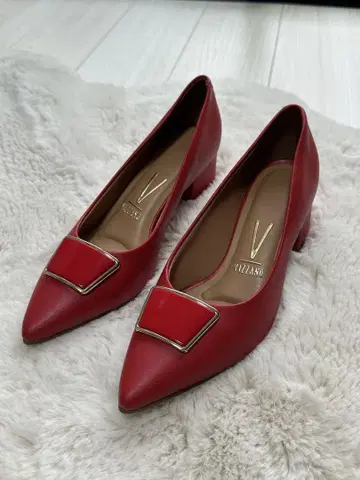 엘레강트한 디자인의 로우힐 펌프스 24.5cm