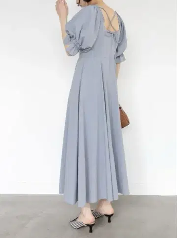 RANDA 백 디자인 볼륨 슬리브 원피스