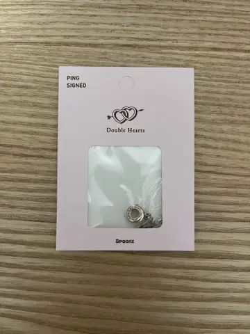 NU'EST 미뇽 넥 레스트 탑