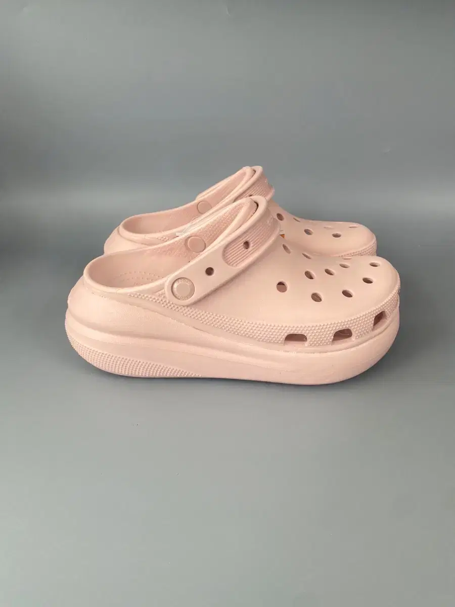 크록스 클래식 크러쉬 클로그 콰츠 핑크