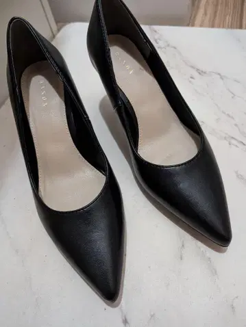 RANDA 란다 가죽 뾰족한 앞코 펌프스