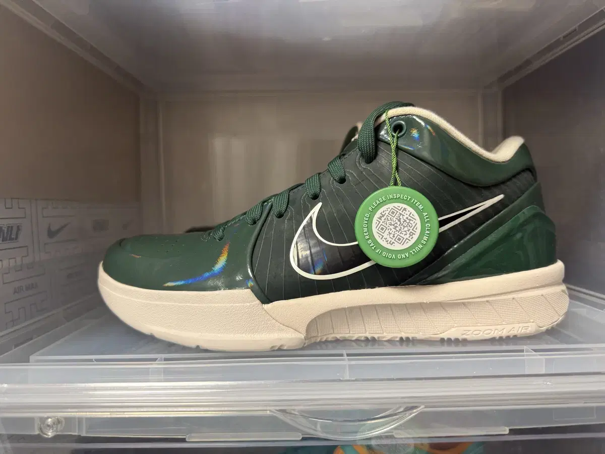 Kobe 4 Undefeated Milwaukee 250 New Product