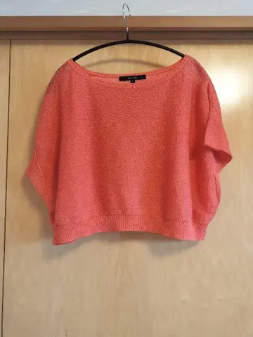 가격 인하! 투모로우랜드 맥피의 크롭 니트 반팔