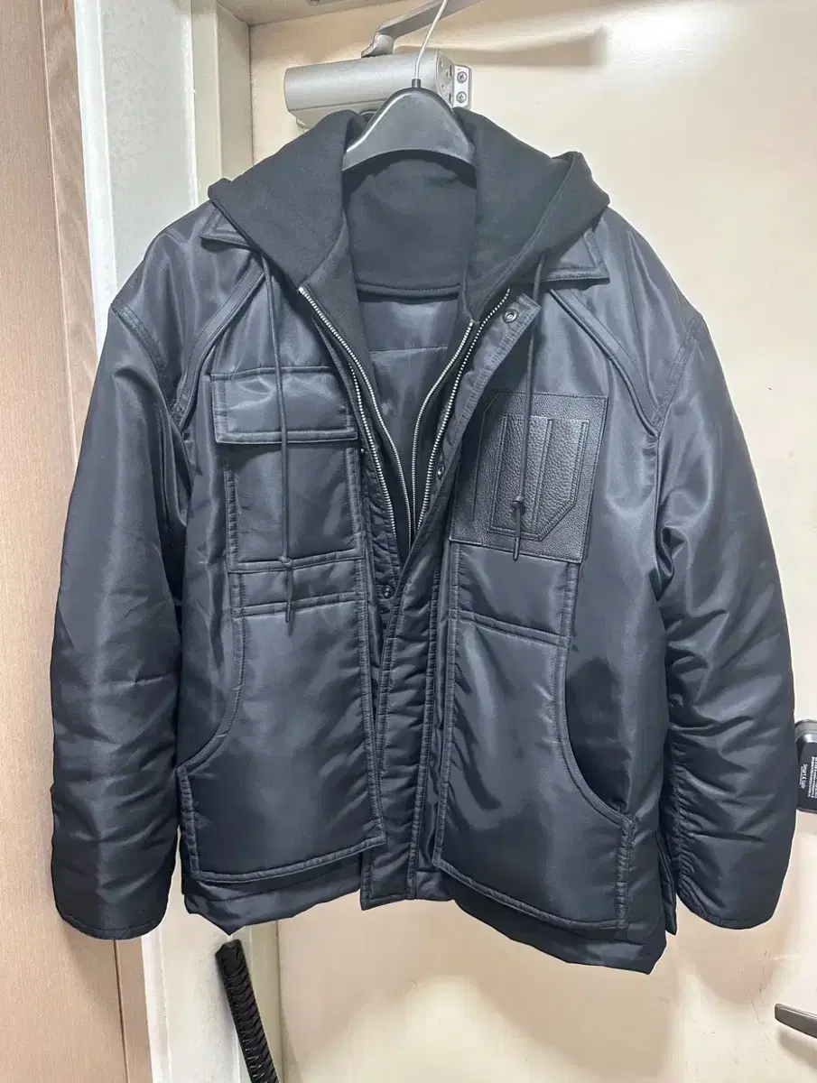 준지 24fw 나일론 사파리 점퍼 46사이즈 팝니다