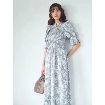 SNIDEL 데콜테 오픈 원피스