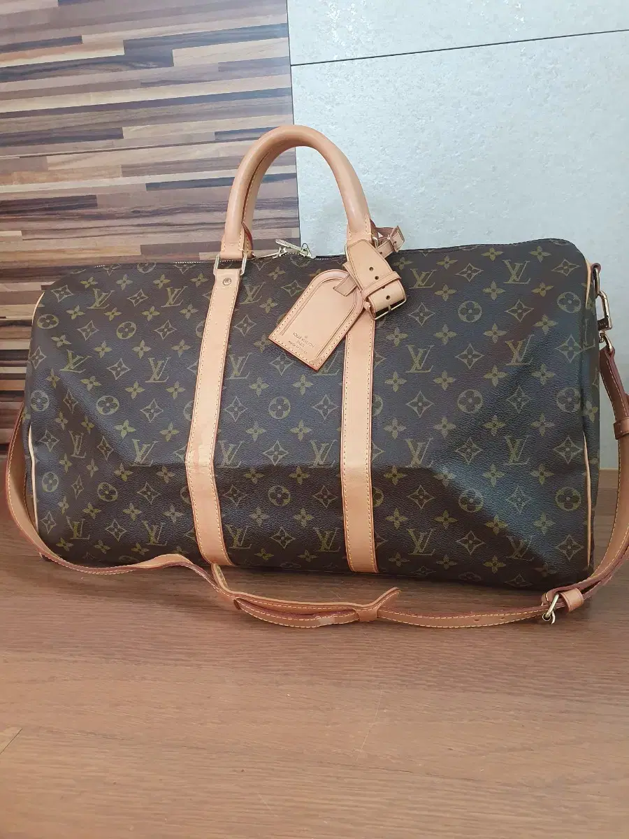 Genuine Louis Vuitton Vahn Vahn Key Holder (Size 50)