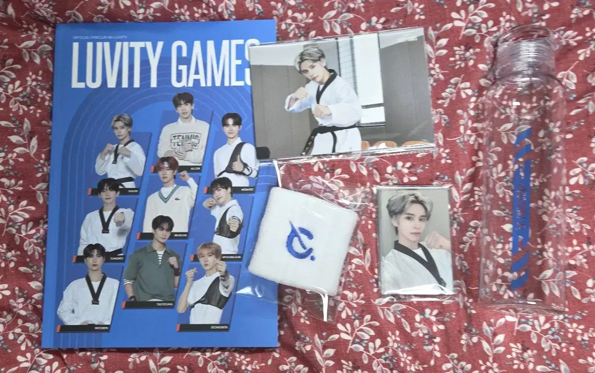 Cravity 4th season fan kit sold