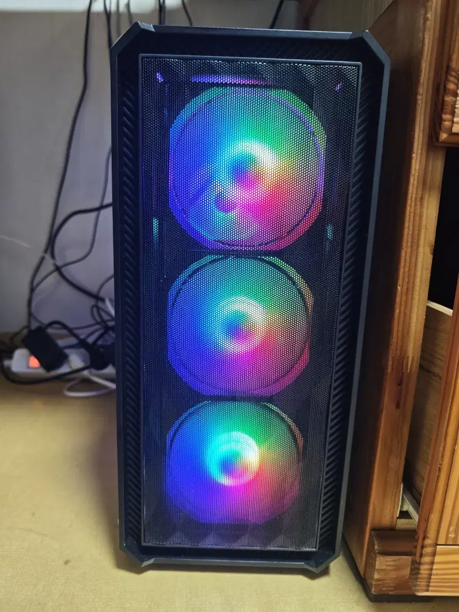 게이밍본체 i7 8700 /rx6700xt