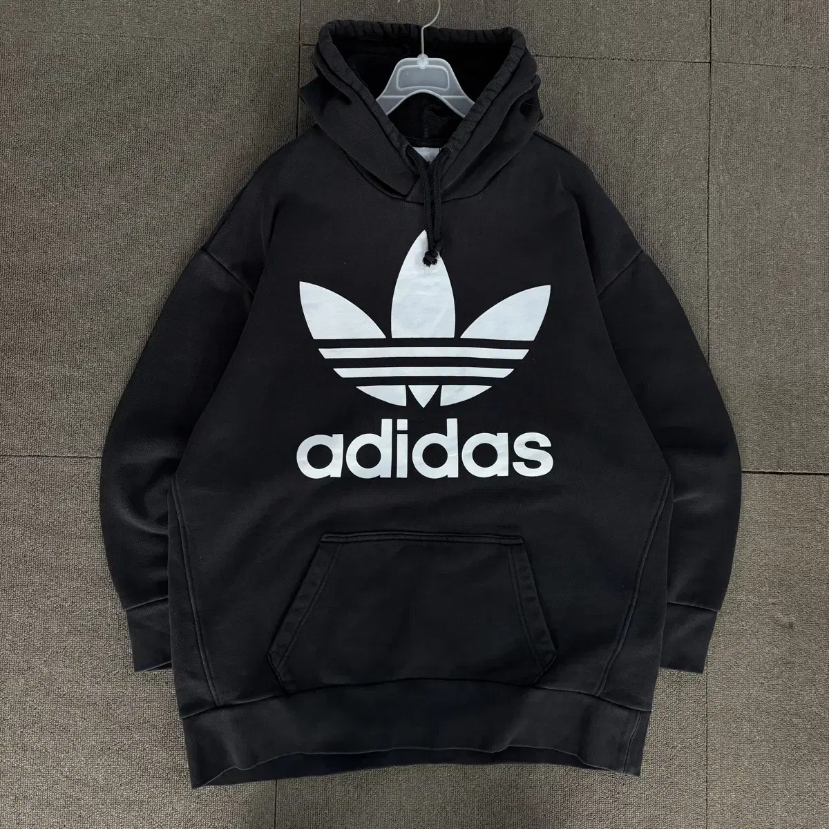만원샵 아디다스 신형 빅로고 후드티 M(XL)