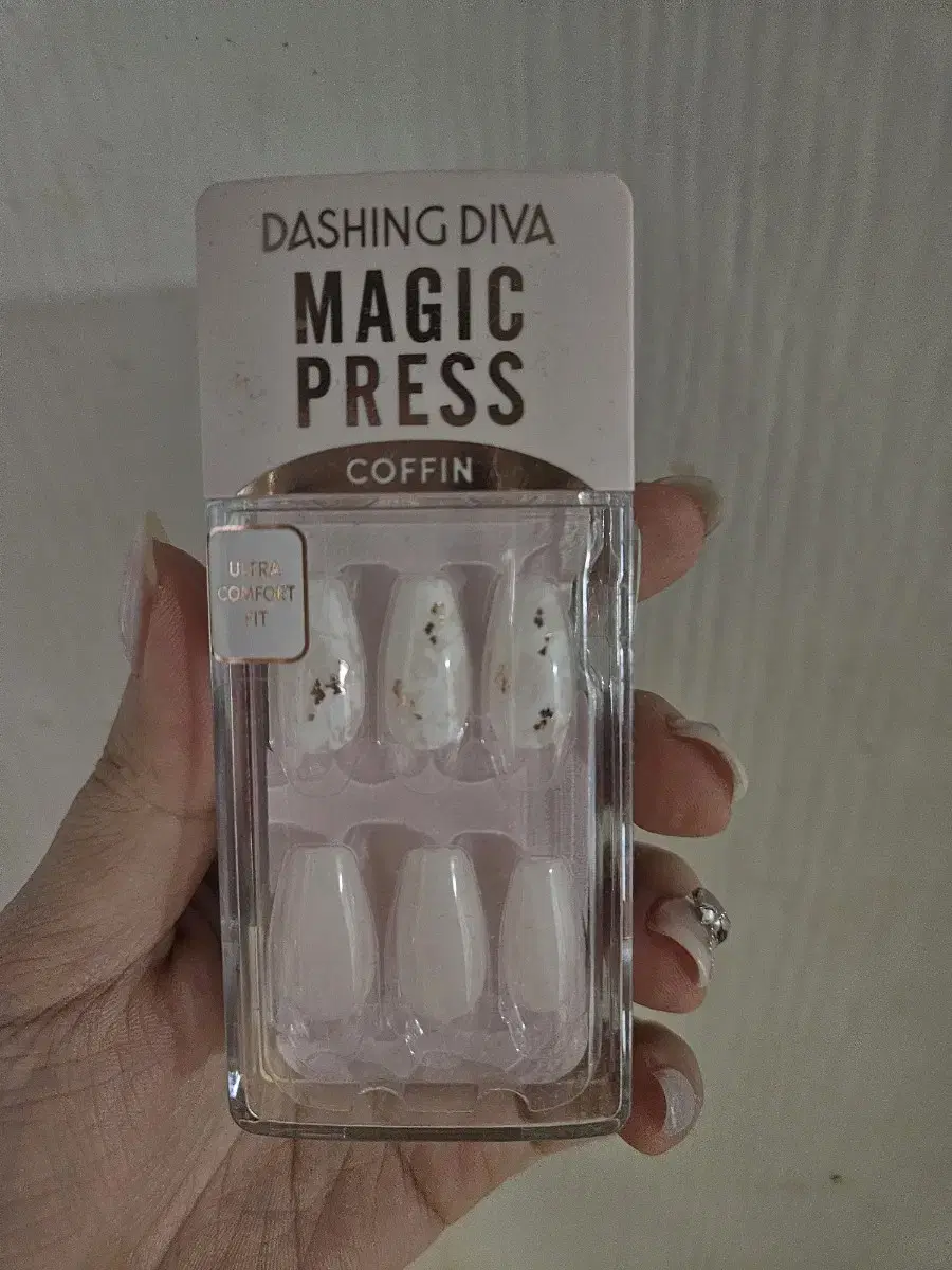 Dessing Diva Nail
