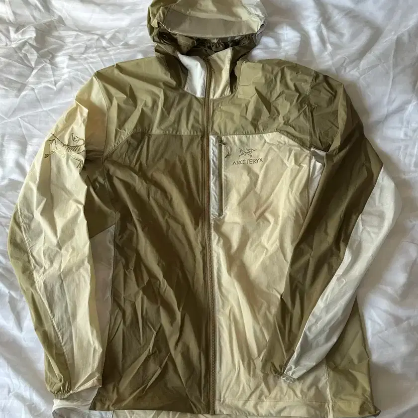 L] Arc'teryx x Beams Squamish Hoodie Nagomi on Bunjang Global Site.