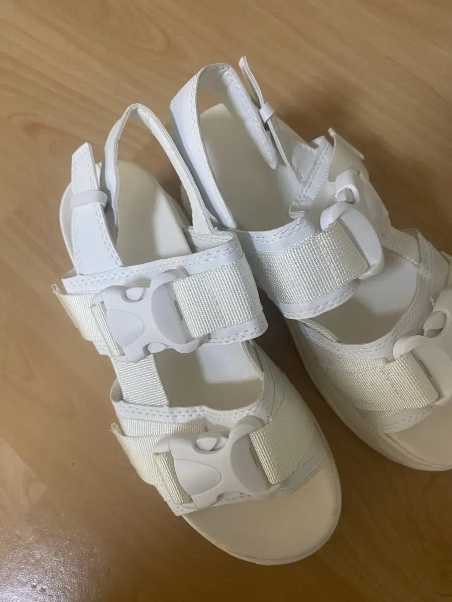 통굽샌들 새상품225