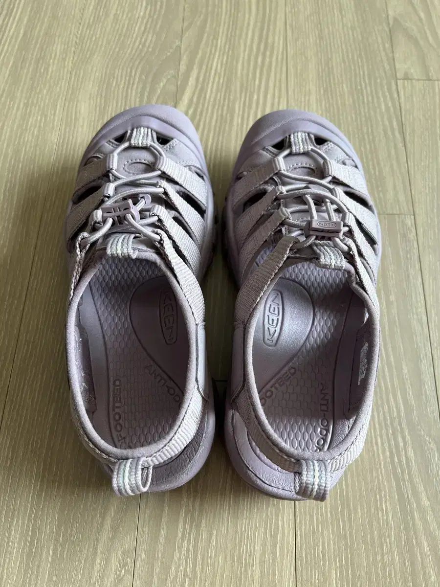 245 킨 뉴포트 H2 모노크롬 토드스툴 핑크 샌들