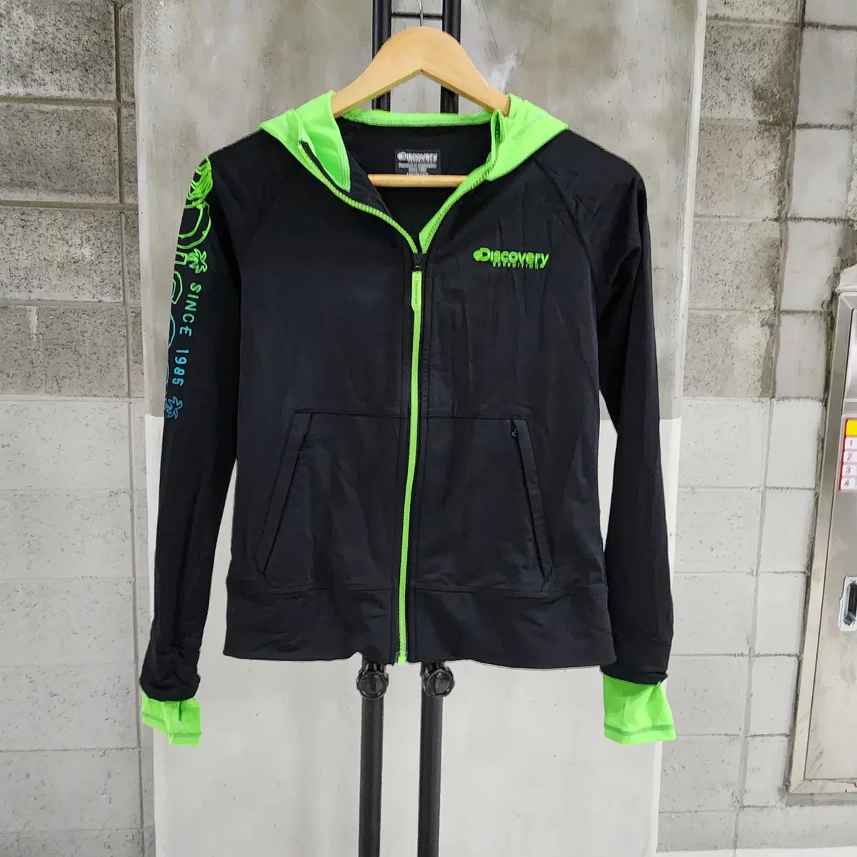 Discovery Nylon Hooded Zip-Up Functional T-Shirt Size 90