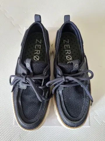 새상품급 콜한 스니커즈 네이비 22.5cm
