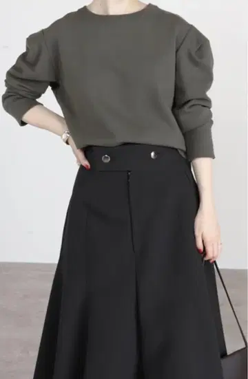 파워 숄더 맨투맨 베르메이유 페예나 베르메이유 이에나