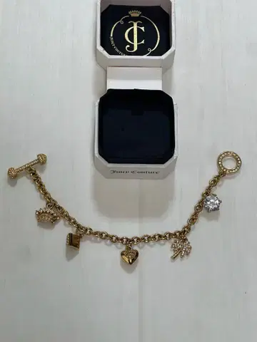 쥬시꾸뛰르 골드 참 포함 팔찌