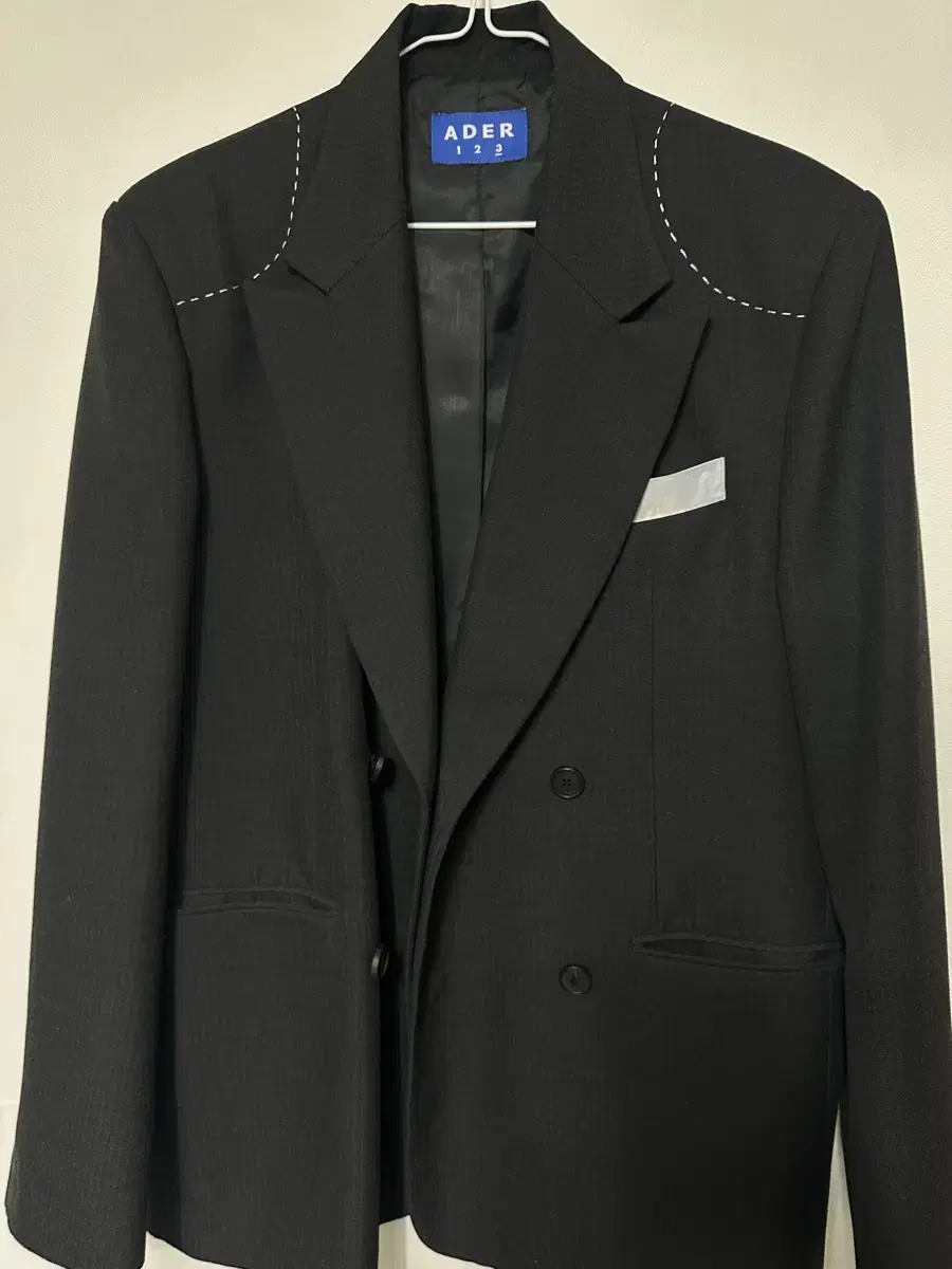 Quick sale of Arthur error stitch blazer