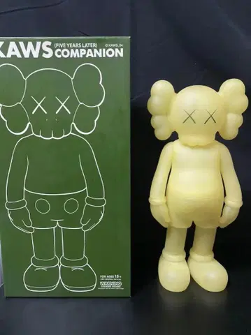 새상품 kaws companion (FIVE YEARS LATER) 축광