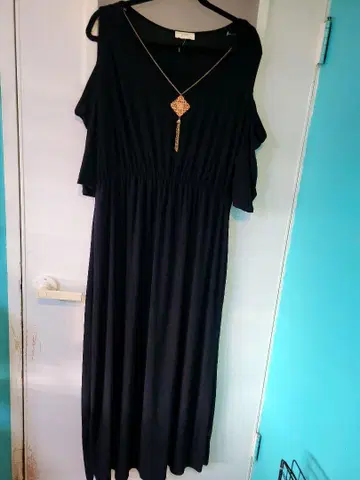 블랙 오프숄더 롱 원피스 목걸이 포함