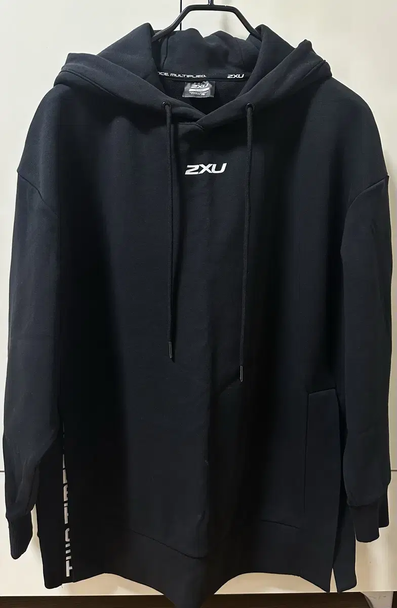 2XU 후드티