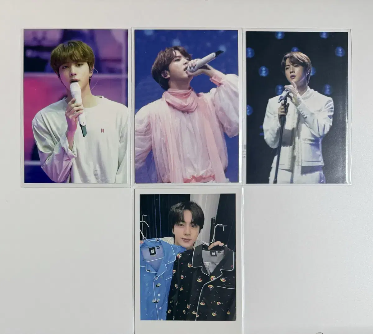 방탄 석진 마이크뱃지 포카 부산 옛투컴 머치박스 홀리데이 매직샵 파자마