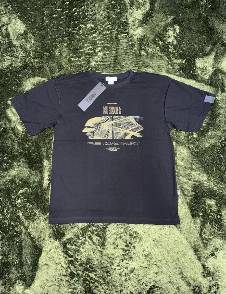 Guerrilla Group Graphic Print Overlock T-Shirt Black